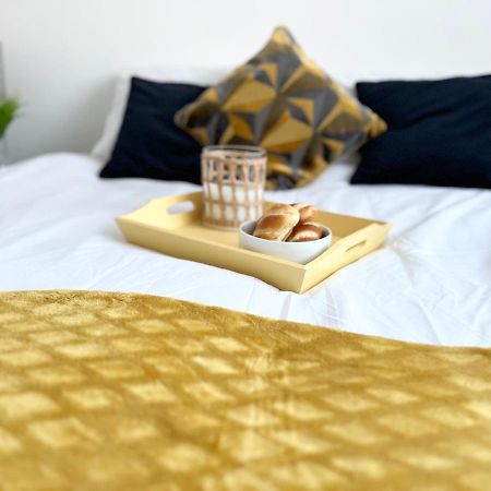 3 Cosy Homes Walking Distance To Mall With Parking Available To Book Separately 3 Bed House Or 1 Bed Apartment Or Studio London Exterior photo