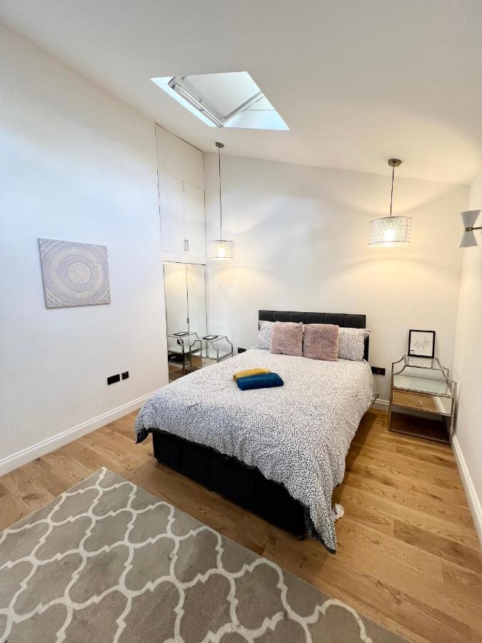 3 Cosy Homes Walking Distance To Mall With Parking Available To Book Separately 3 Bed House Or 1 Bed Apartment Or Studio London Exterior photo